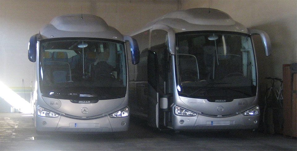 Autocares Estébanez Aja buses de color gris